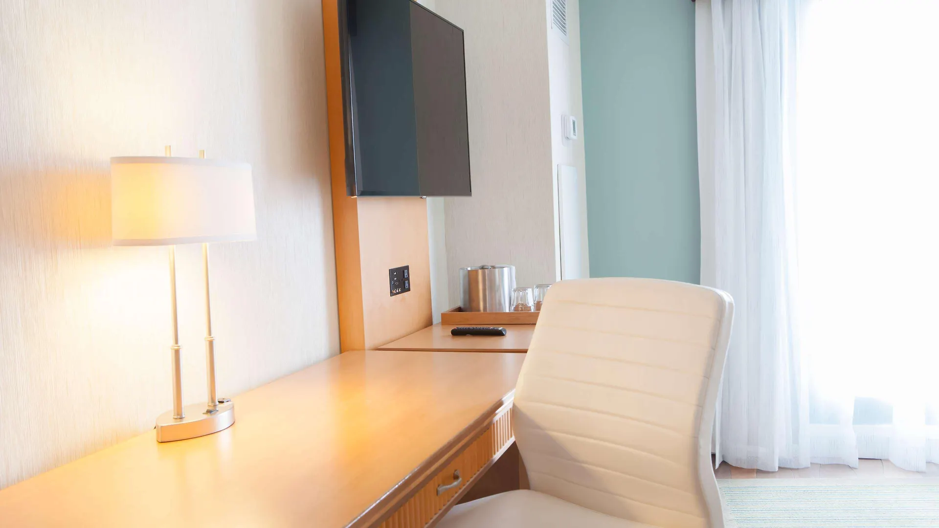 Best Western Premier Toronto Airport Carlingview Hotel