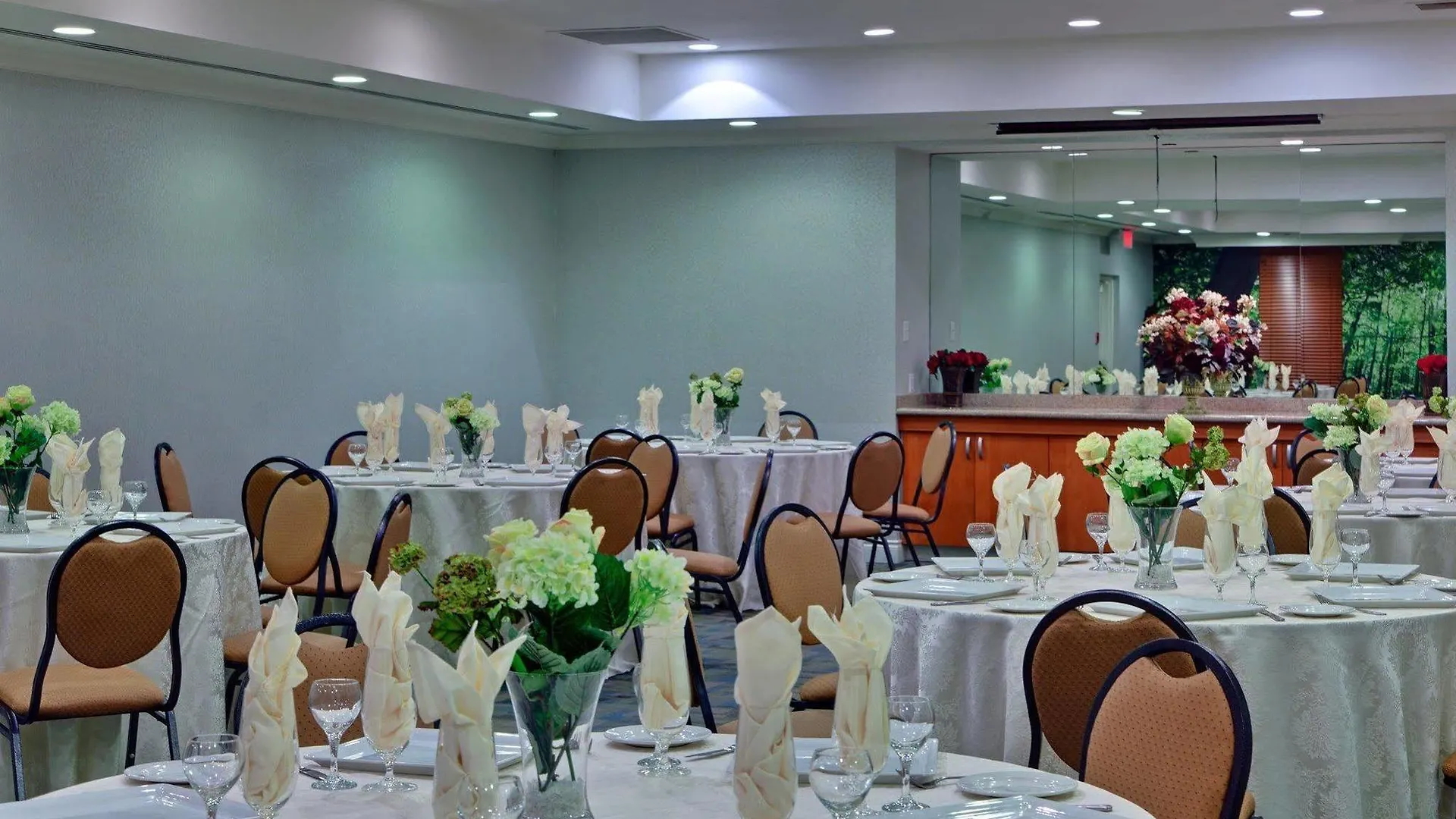 Best Western Premier Toronto Airport Carlingview Hotel