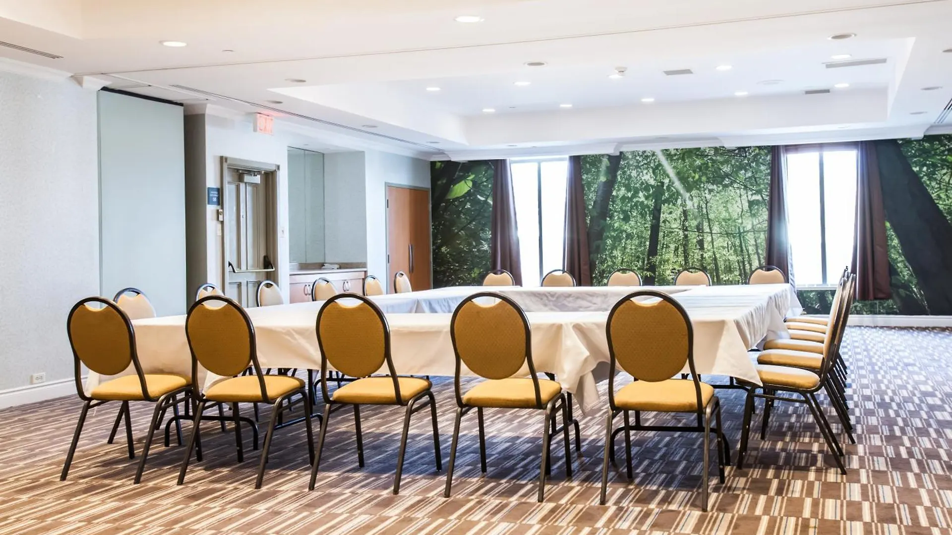 Best Western Premier Toronto Airport Carlingview Hotel