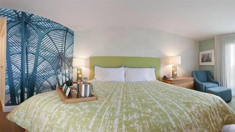 Best Western Premier Toronto Airport Carlingview Hotel 3*,  קנדה